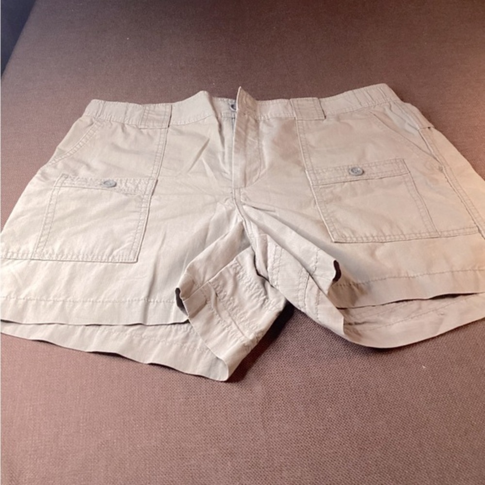 GAP CREAM SHORT